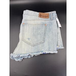Soundgirl Shorts Junior Size 13 NWT Light Wash Distressed